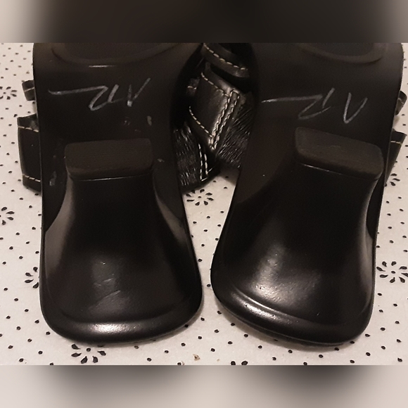 I ♡ Comfort Slip-on Sandals - Picture 4 of 6